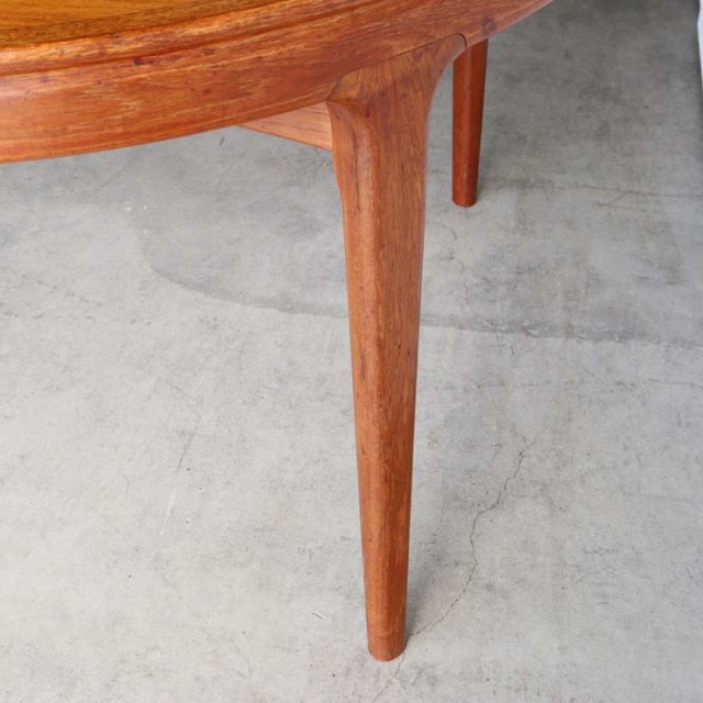 円形のダイニングテーブルで真ん中がエクステンションするタイプ、24060