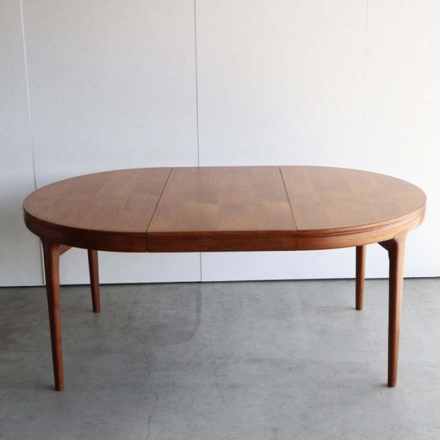 円形のダイニングテーブルで真ん中がエクステンションするタイプ、24060