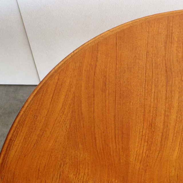 円形のダイニングテーブルで真ん中がエクステンションするタイプ、24060