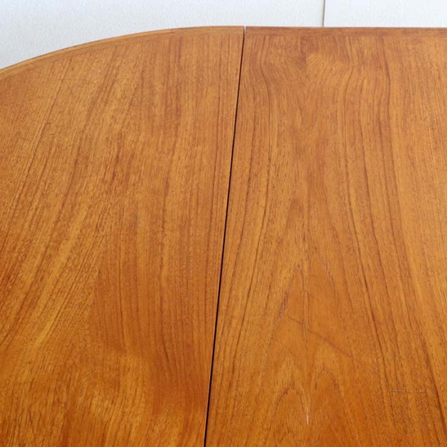 円形のダイニングテーブルで真ん中がエクステンションするタイプ、24060