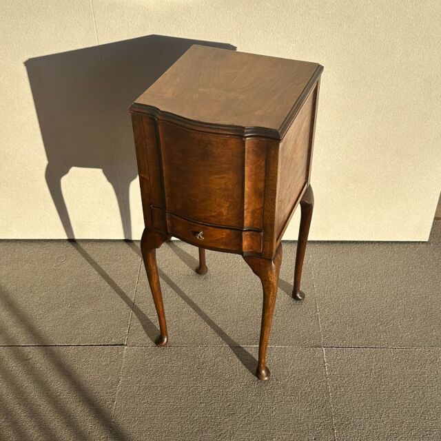 ヴィンテージのウォルナット材のコーヒーテーブル