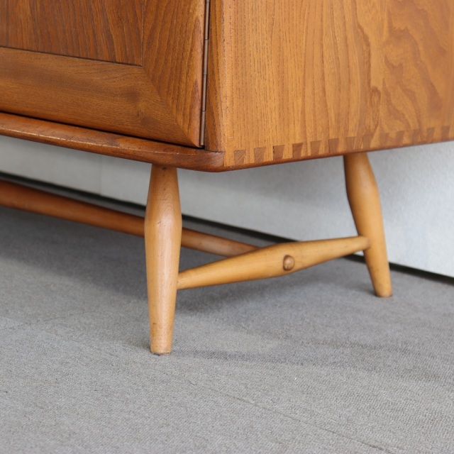 アーコールErcolのサイドボード