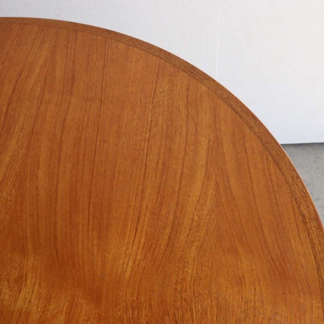 円形のダイニングテーブルで真ん中がエクステンションするタイプ、24060