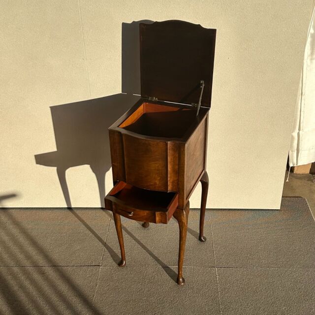 ヴィンテージのウォルナット材のコーヒーテーブル