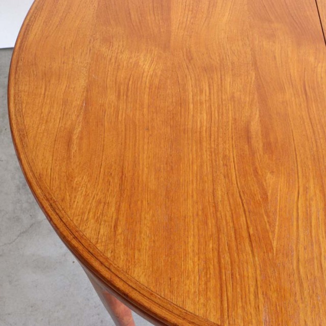 円形のダイニングテーブルで真ん中がエクステンションするタイプ、24060