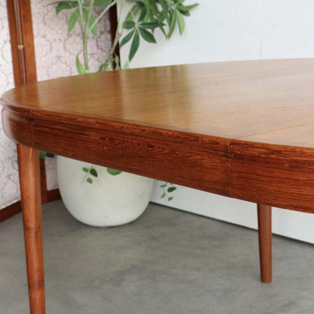 円形のダイニングテーブルで真ん中がエクステンションするタイプ、24060