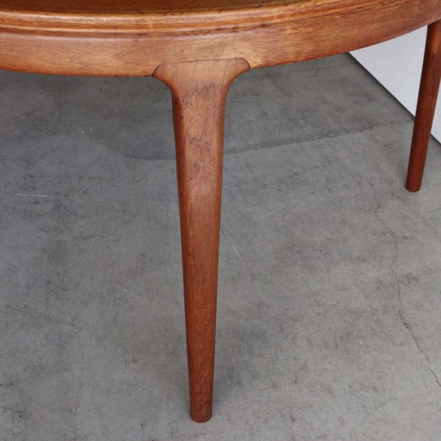 円形のダイニングテーブルで真ん中がエクステンションするタイプ、24060