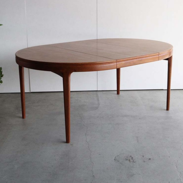 円形のダイニングテーブルで真ん中がエクステンションするタイプ、24060