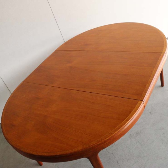 円形のダイニングテーブルで真ん中がエクステンションするタイプ、24060