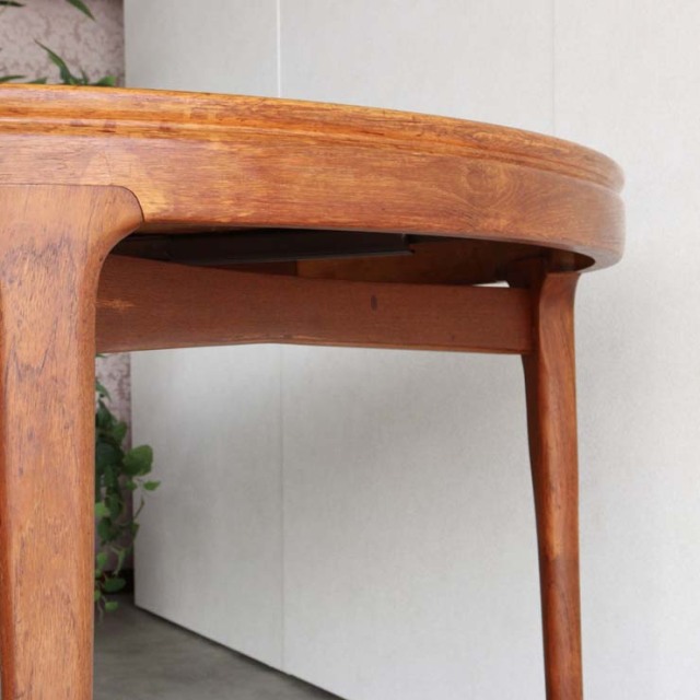 円形のダイニングテーブルで真ん中がエクステンションするタイプ、24060