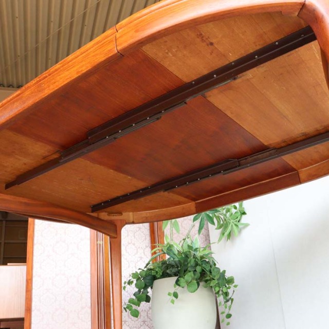 円形のダイニングテーブルで真ん中がエクステンションするタイプ、24060