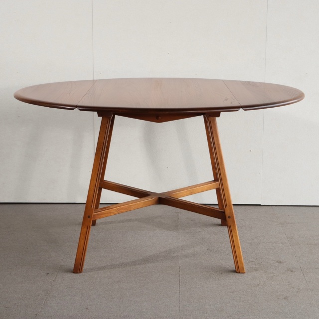 アーコールERCOLのテーブル