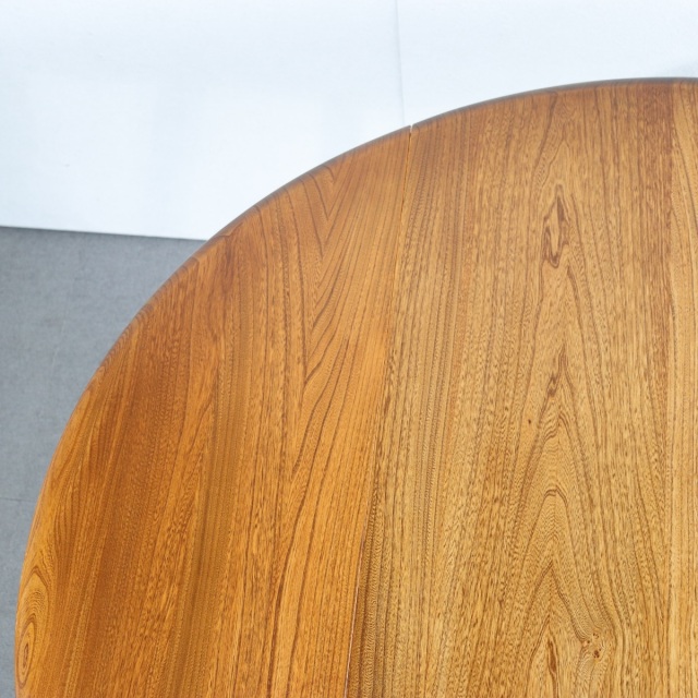 アーコールERCOLのテーブル