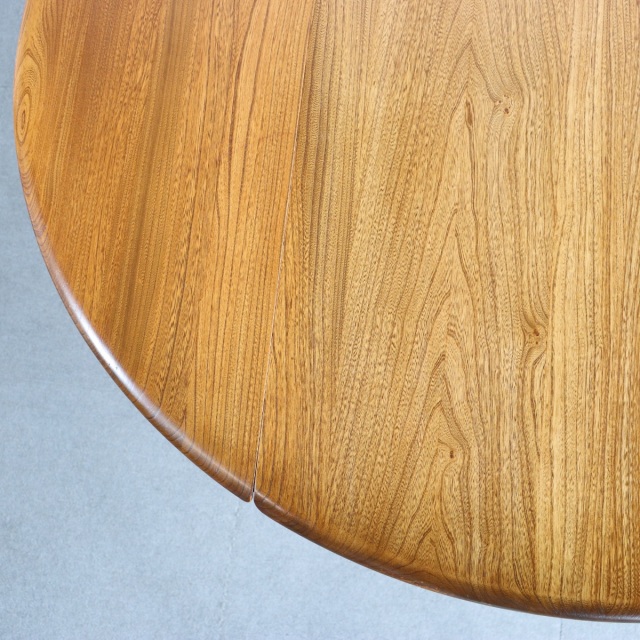 アーコールERCOLのテーブル