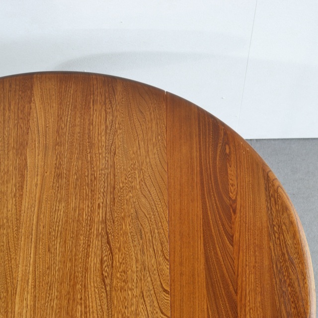 アーコールERCOLのテーブル