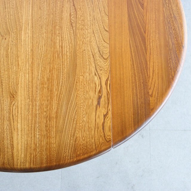 アーコールERCOLのテーブル