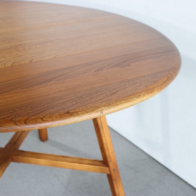 アーコールERCOLのテーブル