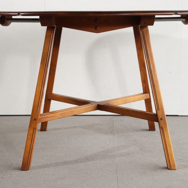 アーコールERCOLのテーブル