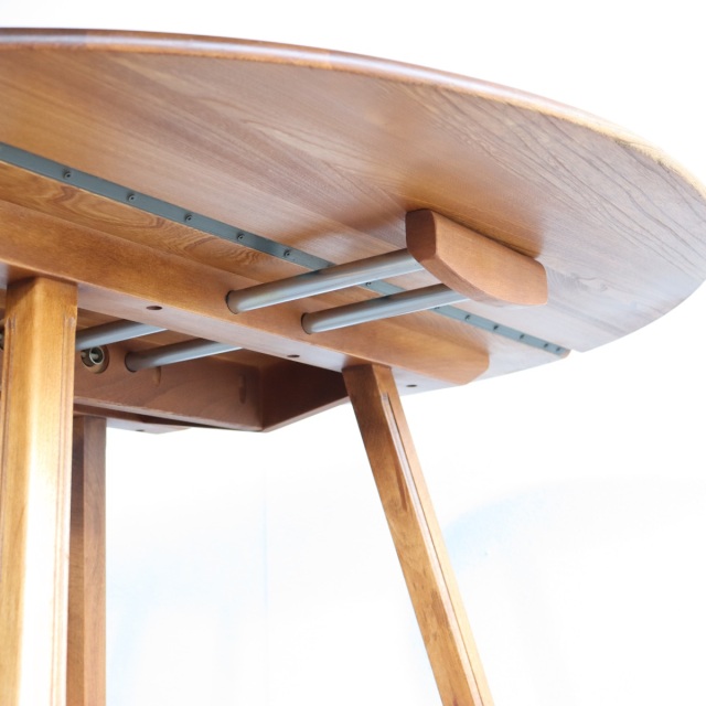 アーコールERCOLのテーブル