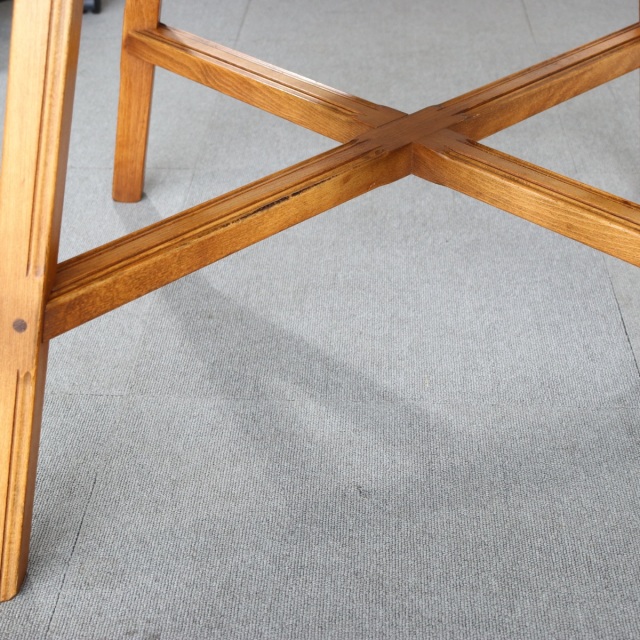 アーコールERCOLのテーブル