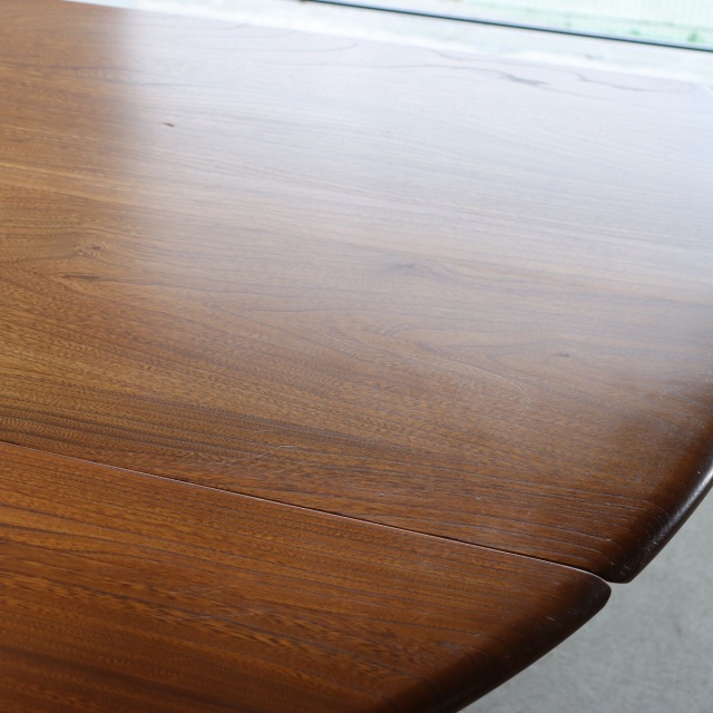 アーコールERCOLのテーブル