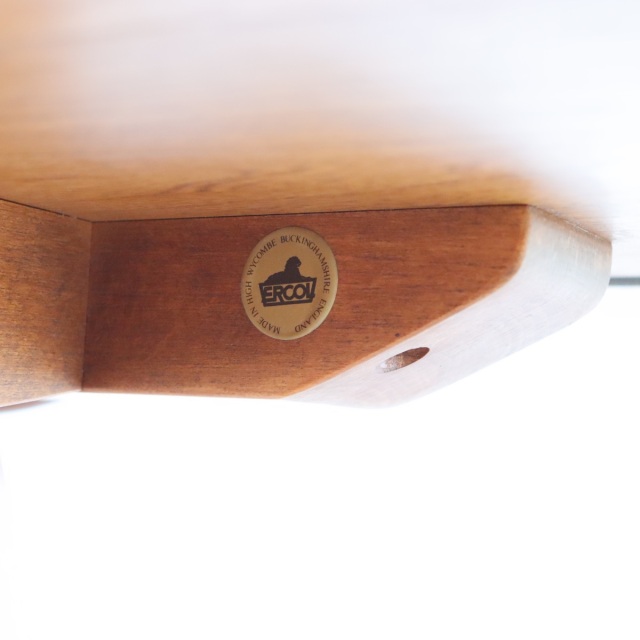 アーコールERCOLのテーブル