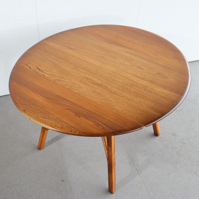 アーコールERCOLのテーブル