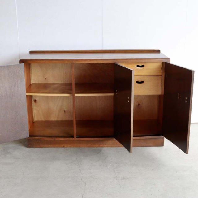 木製の扉のあるヴィンテージの棚　25095