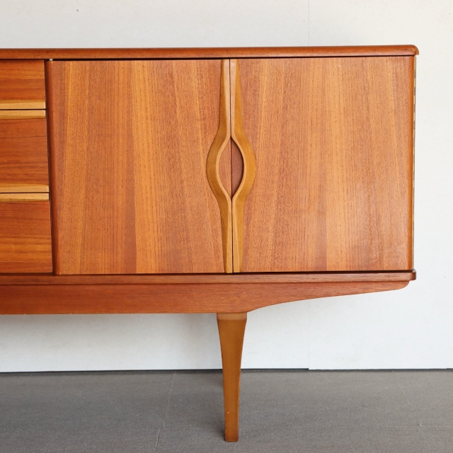 キキじゃない方】 ストーンヒルSTONEHILL製チーク材サイドボード 送料込み