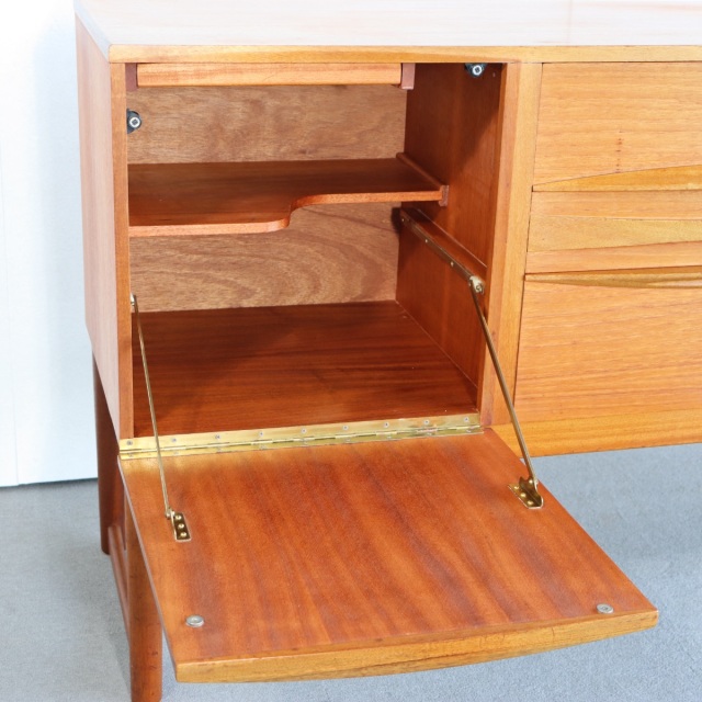 マッキントッシュMacintoshのサイドボード