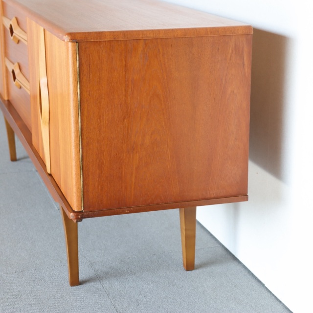 キキじゃない方】 ストーンヒルSTONEHILL製チーク材サイドボード 送料込み