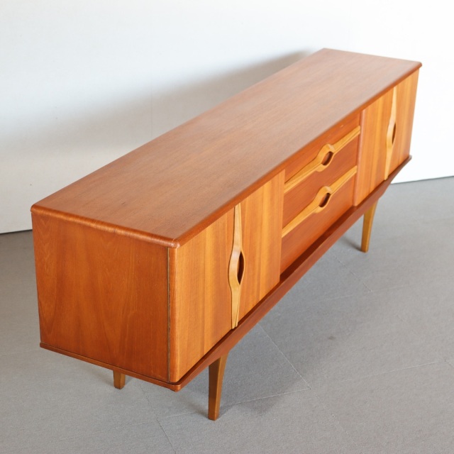 キキじゃない方】 ストーンヒルSTONEHILL製チーク材サイドボード 送料込み