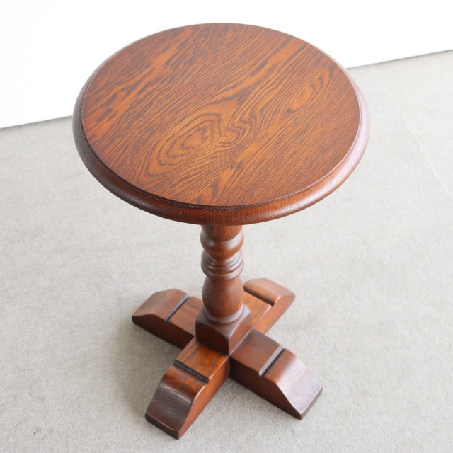 オールドチャームOLD CHARMのテーブル