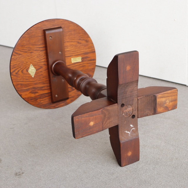 オールドチャームOLD CHARMのテーブル