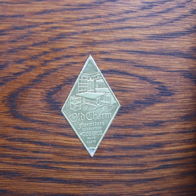 オールドチャームOLD CHARMのテーブル