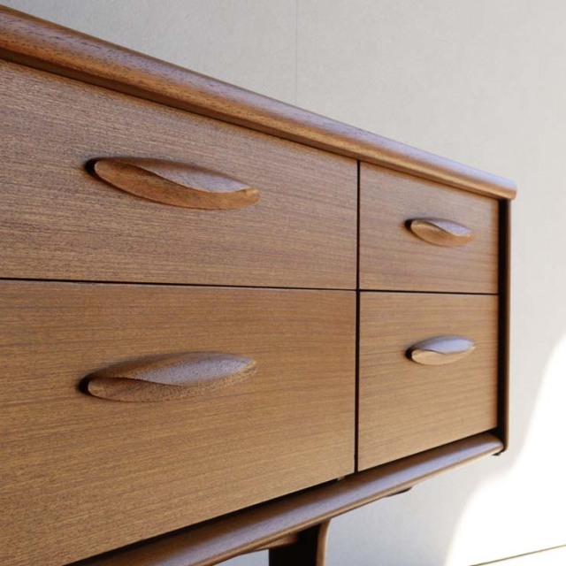 脚のある木製ヴィンテージサイドボード　24002