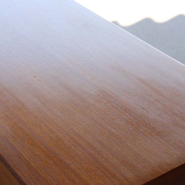 脚のある木製ヴィンテージサイドボード　24002