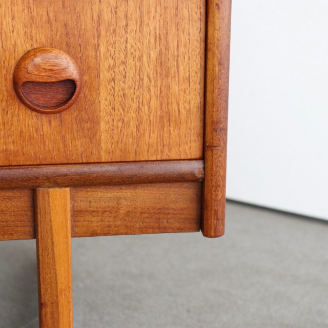 ターニッジTURNIDGE キャビネット 『普通のキャビネット、ではご