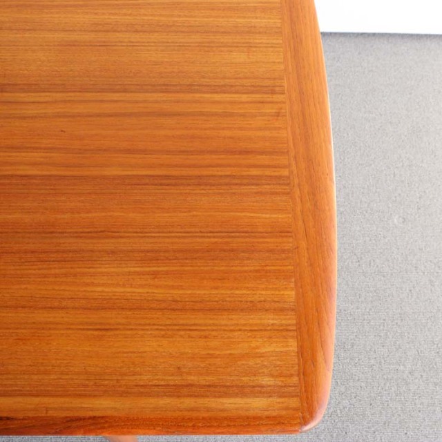 木製のヴィンテージコーヒーテーブル　24010