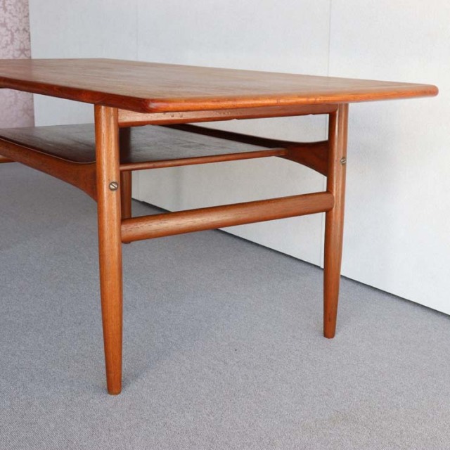 木製のヴィンテージコーヒーテーブル　24010