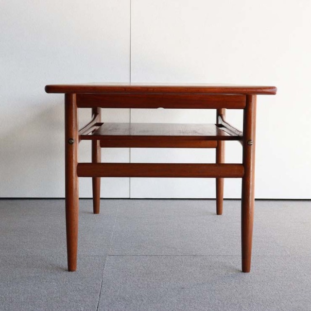 木製のヴィンテージコーヒーテーブル　24010