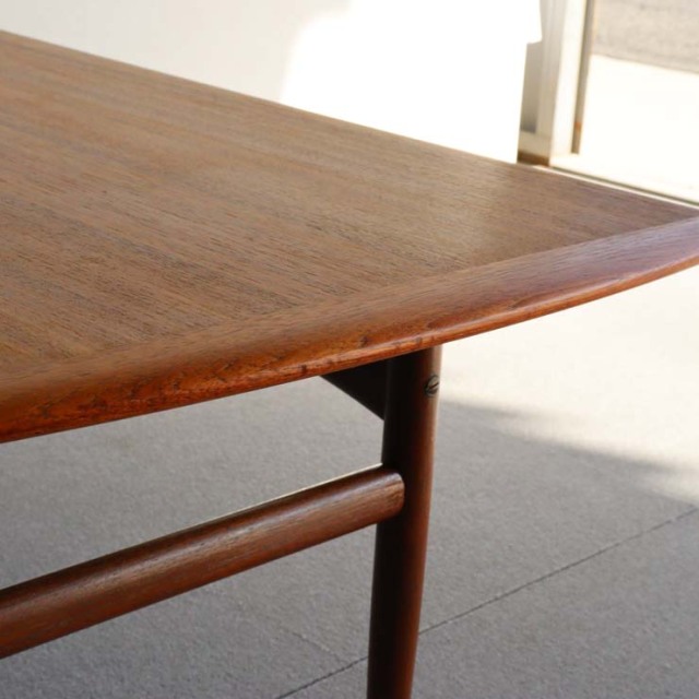 木製のヴィンテージコーヒーテーブル　24010