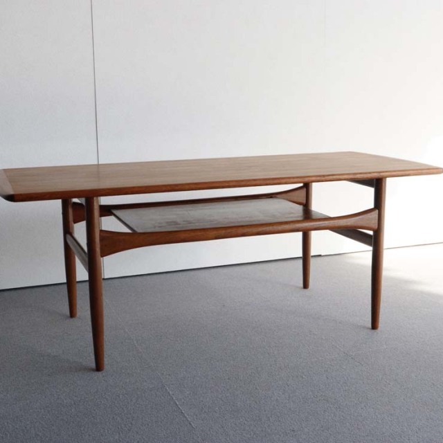 木製のヴィンテージコーヒーテーブル　24010