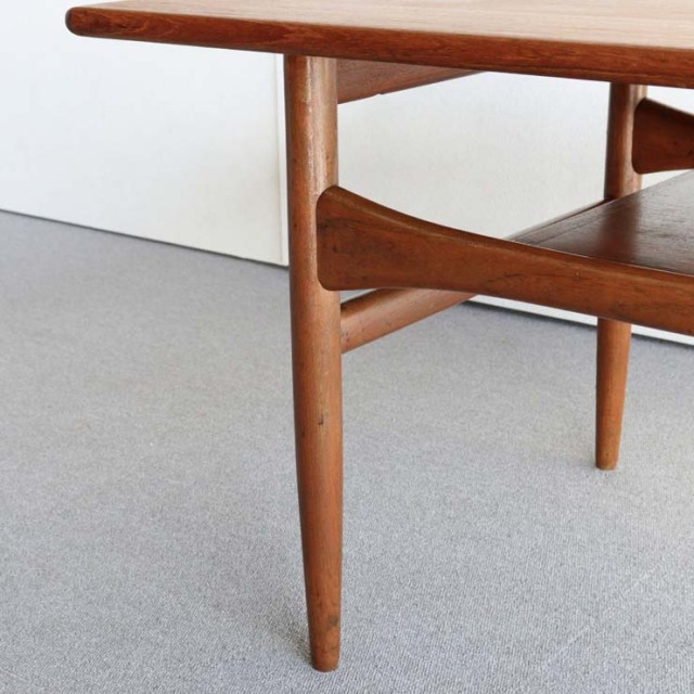 木製のヴィンテージコーヒーテーブル　24010