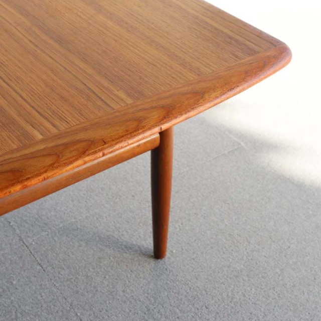 木製のヴィンテージコーヒーテーブル　24010