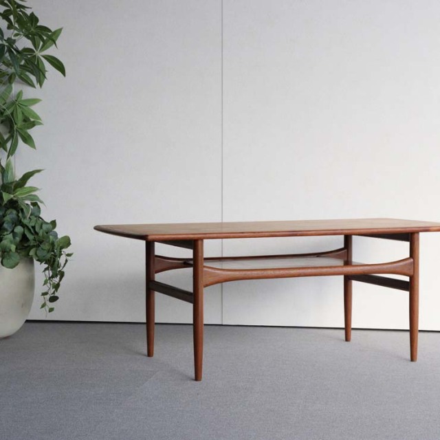 木製のヴィンテージコーヒーテーブル　24010