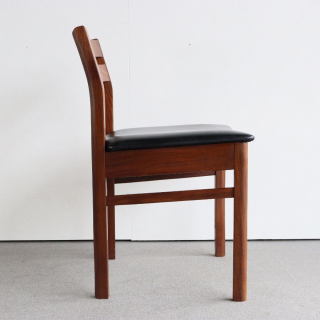 ホワイトアンドニュートンWHITE&NEWTONEのダイニングチェア