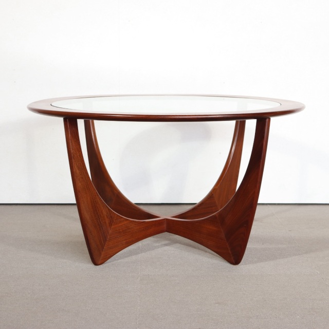 ジープランG-PLANコーヒーテーブル。チーク材の美しい木目が印象的なヴィンテージ。存在感ある上質な一台。