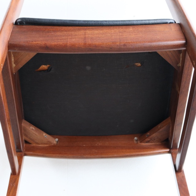 ホワイトアンドニュートンWHITE&NEWTONEのダイニングチェア