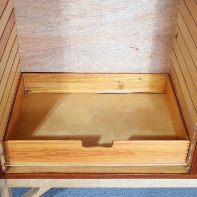 BorgeMogensenサイドボード。洗練された空間を演出するヴィンテージ家具。美しい木目が魅力。